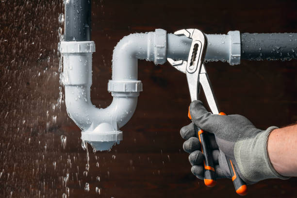 Professional Leak Detection technician working in Golden, TX